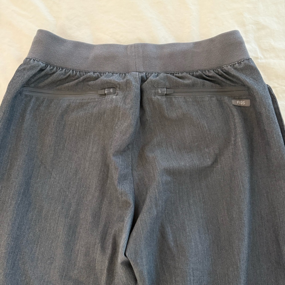 Figs Castelar Graphite Pants and Top - Picture 7 of 15